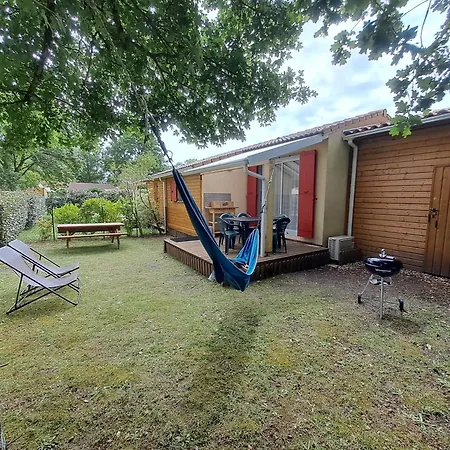 De Aux Abords Du D'hourtin Chalet