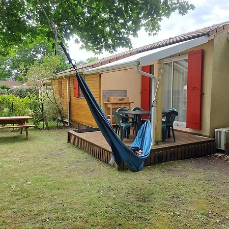 Chalet De Aux Abords Du D'hourtin